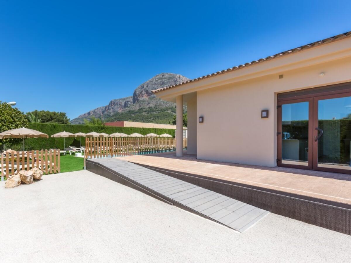 Commercial 16 Bedrooms for sale in Javea