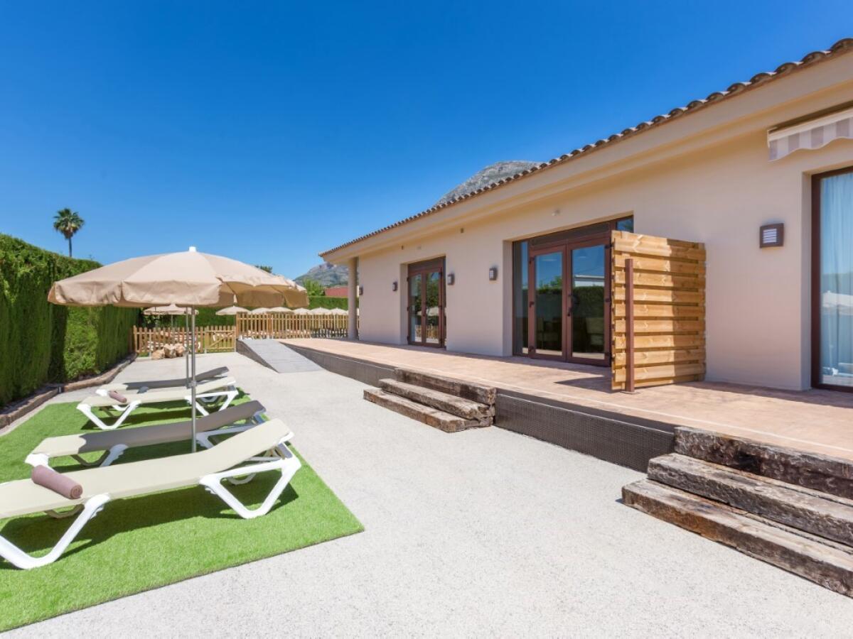 Commercial 16 Bedrooms for sale in Javea
