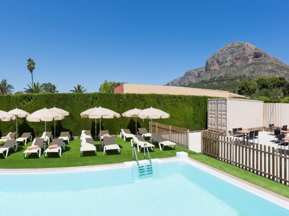 Commercial 16 Bedrooms for sale in Javea