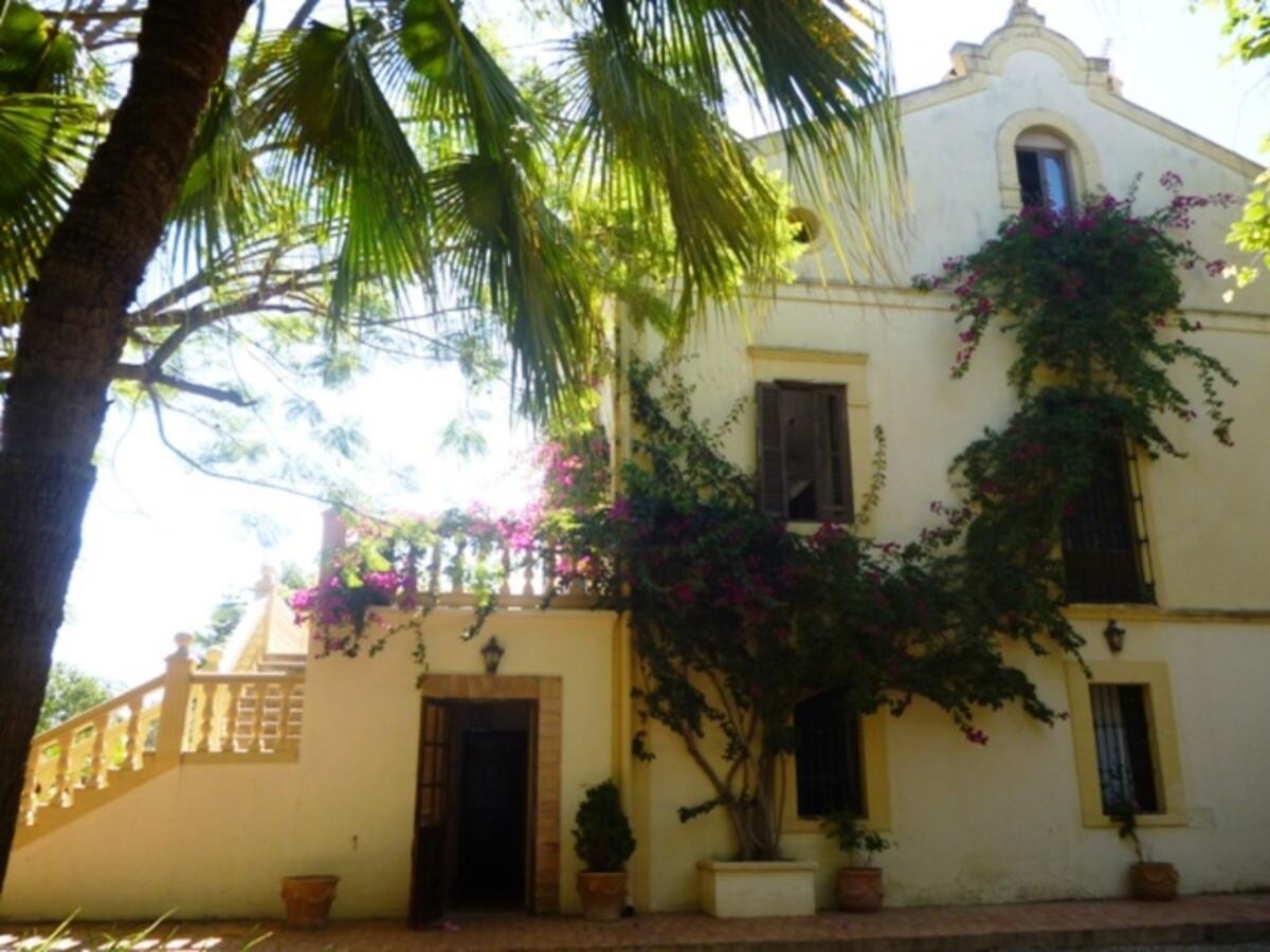 Villa 8 Bedrooms for sale in Denia