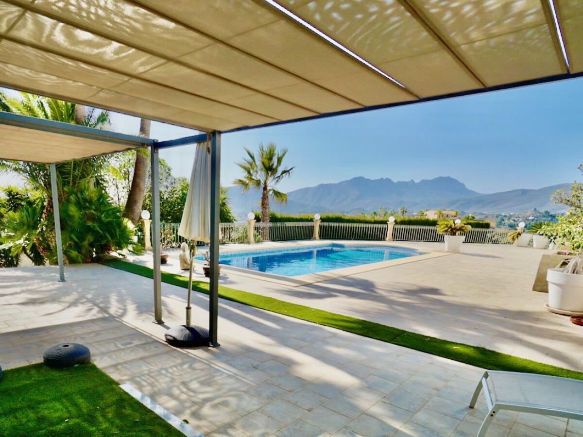 Finca 5 Bedrooms for sale in Benissa