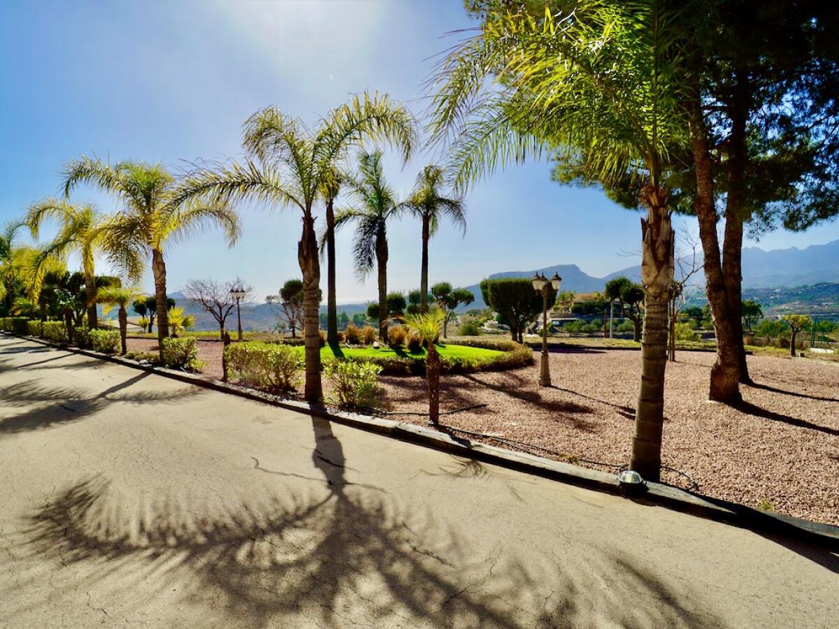 Finca 5 Bedrooms for sale in Benissa