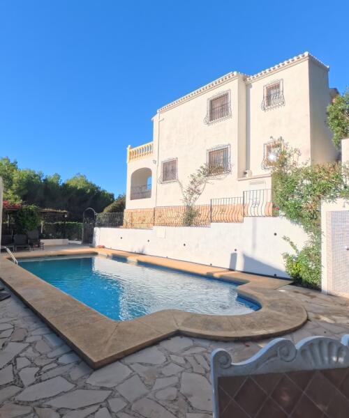 Versatile 4-Bedroom Villa with Montgó Views & Dual Living Spaces – Javea